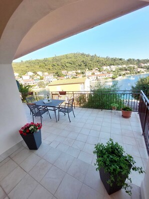 Appartement (Two Bedroom Apartment with Terrace an) | Terrasse/Patio