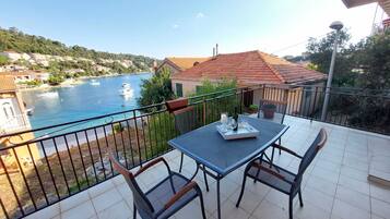 公寓 (Two Bedroom Apartment with Terrace an) | 露台/庭院