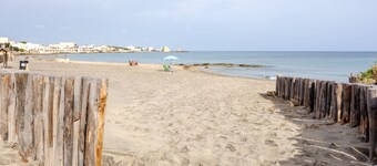 Beach Apartment Casa Vacanza Maria with Sea View & Balcony