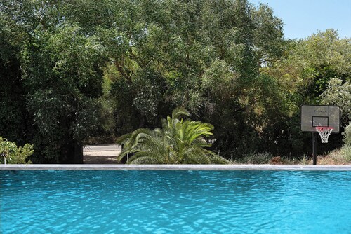 Holiday Home Casa Los Alamos with Pool, Wi-Fi, A/C & Terrace