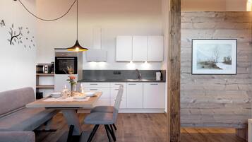 Kylskåp, mikrovågsugn, ugn och spishäll