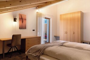 1 bedroom, free WiFi, bed sheets - Holiday Apartment 'Living Lerchna - Beautiful View' with Mountain View, Balconies and Wi-Fi (Maranza)