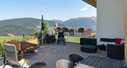 Ferienwohnung 'Living Lerchna - Schöne Aussicht 2' mit Bergblick, Balkonen und WLAN