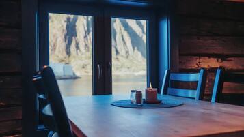 Rorbu M | Vista do quarto