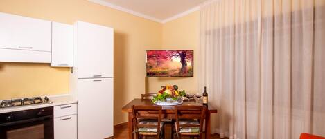 Kühlschrank, Ofen, Herdplatte, Geschirrspüler