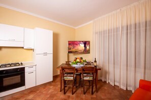 Refrigerador, horno, parrilla de estufa y lavavajillas 