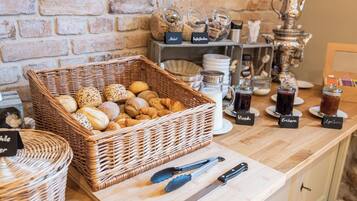 Tägliches Frühstücksbuffet gegen Gebühr