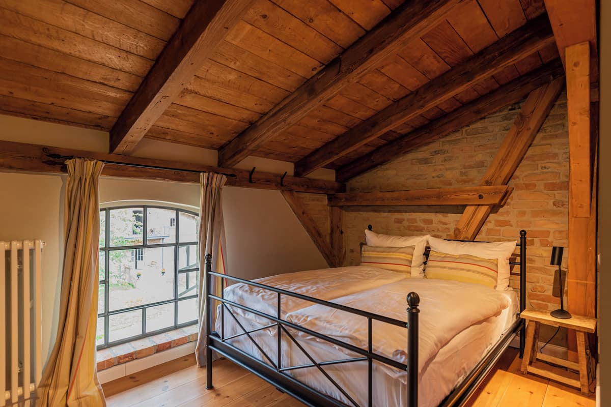 Standard Double Room | Free WiFi, bed sheets