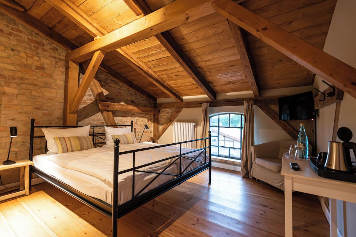 Standard Double Room | Free WiFi, bed sheets