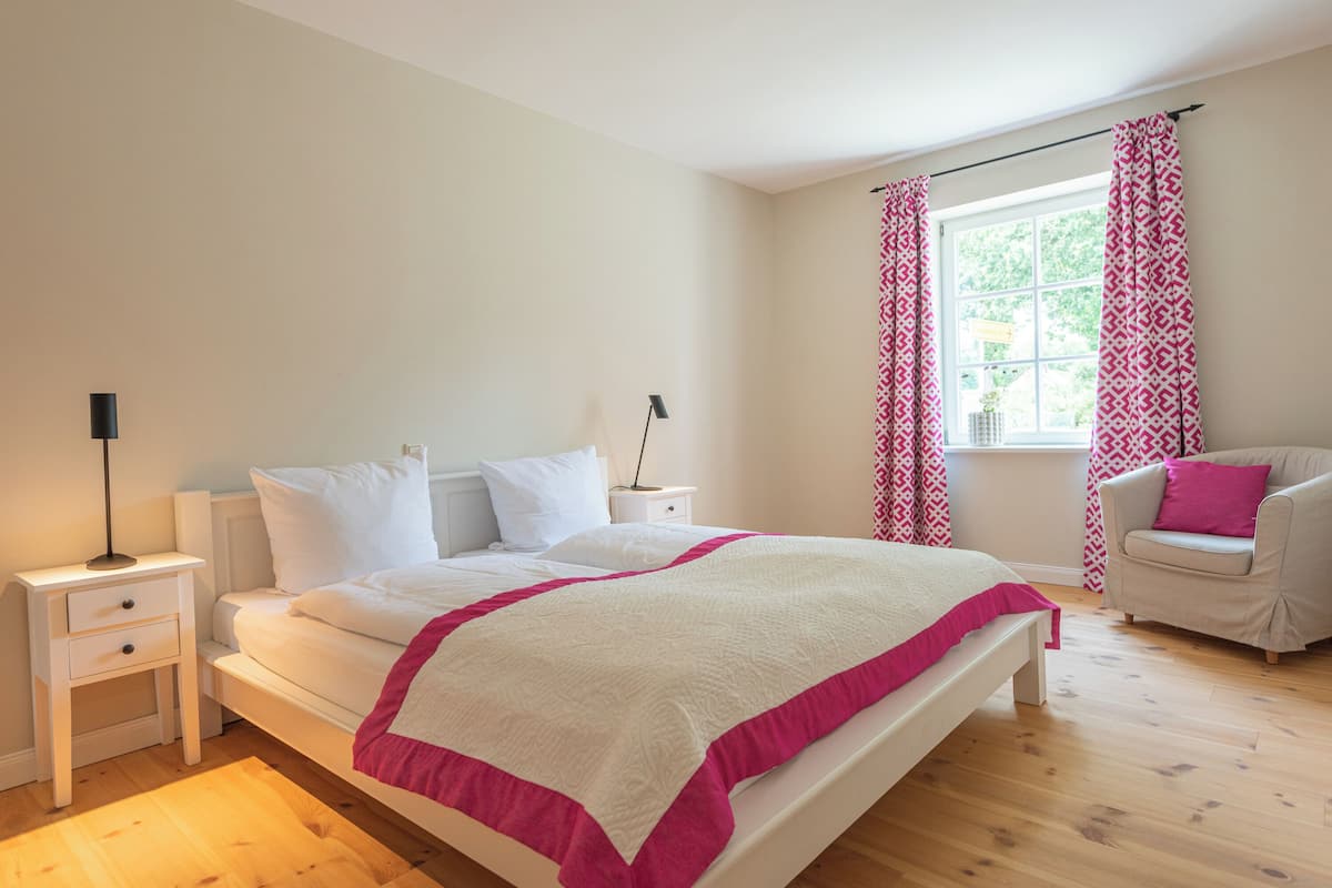 Condo | Free WiFi, bed sheets