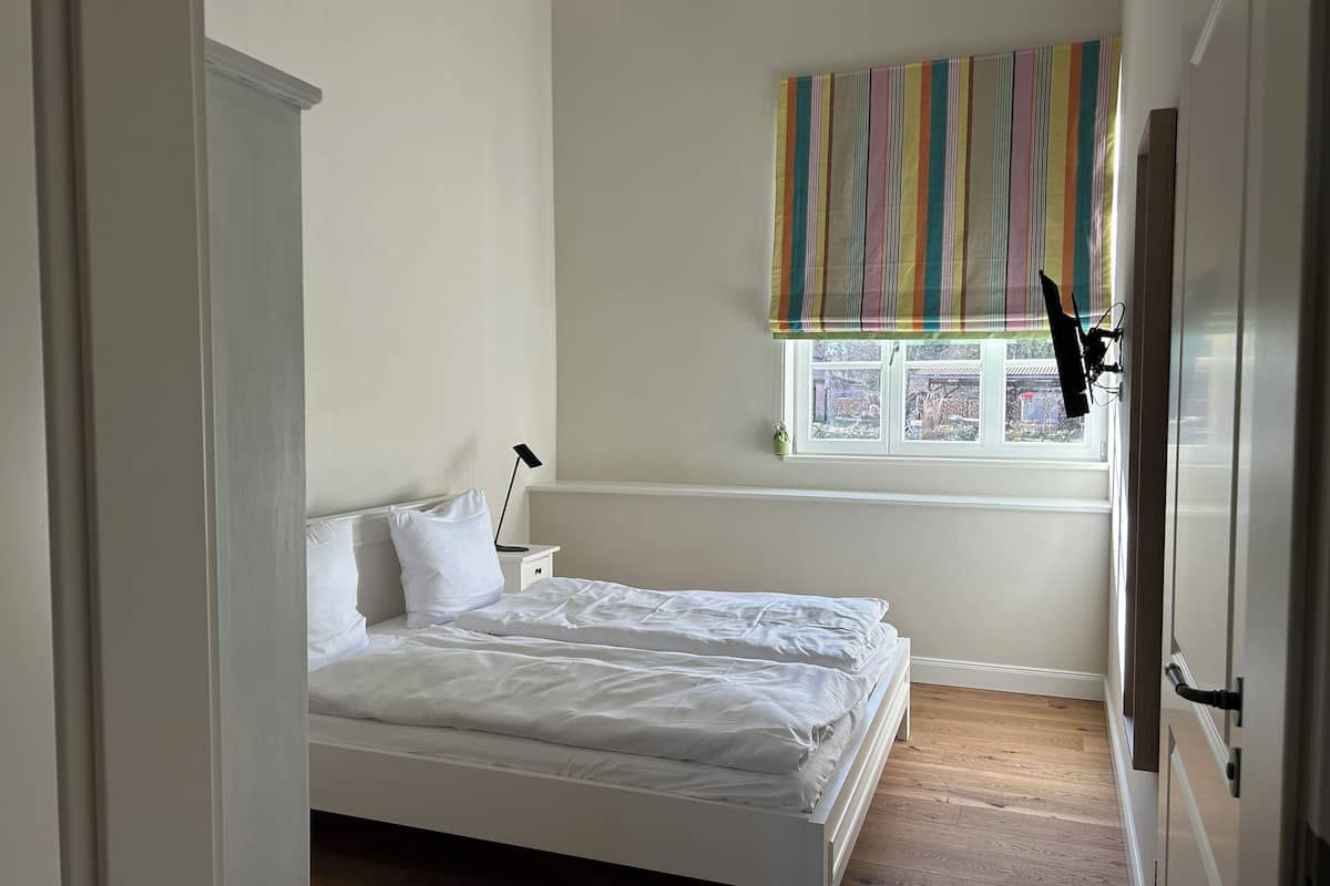 Condo | Free WiFi, bed sheets