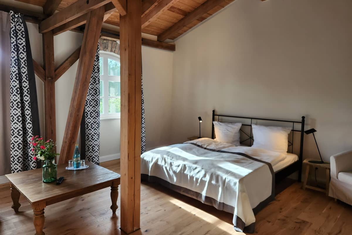 Double Room | Free WiFi, bed sheets
