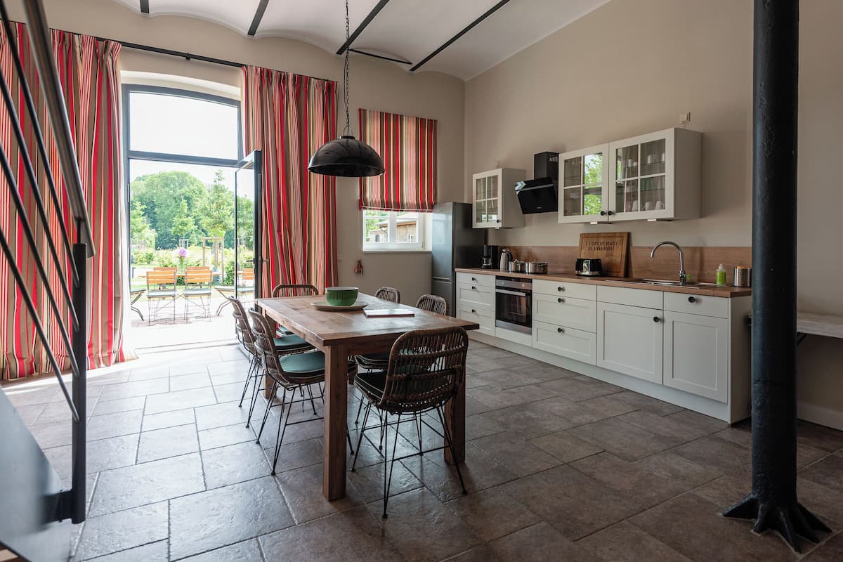 Appartamento | Area soggiorno | TV a schermo piatto 42 pollici con canali satellitari, TV