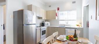 12 Tomaree Road - 200 mtrs to Shoal Bay Beach