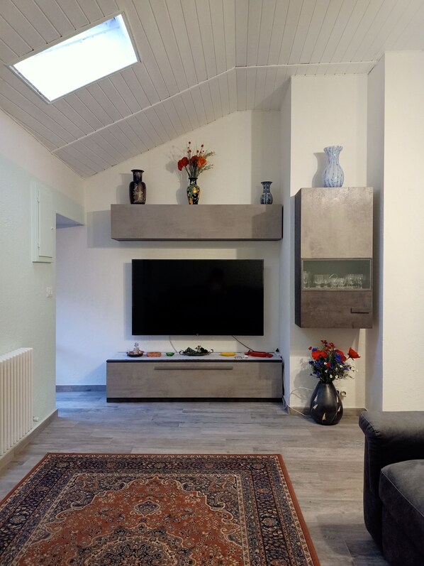 Smart TV - Spacious Apartment by the Castle of Fénis (Fénis)