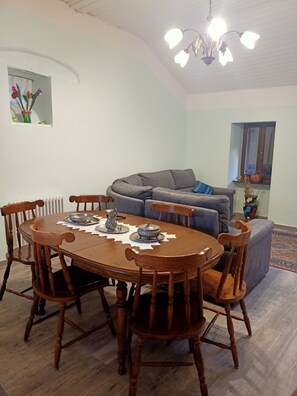 Dining - Spacious Apartment by the Castle of Fénis (Fénis)