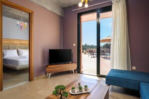 3 makuuhuonetta, tallelokero huoneessa, silitysrauta/-lauta