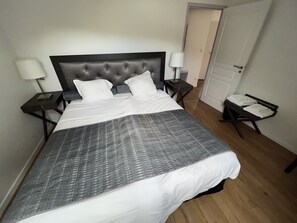 2 Schlafzimmer, Zimmersafe, Schreibtisch, Bügeleisen/Bügelbrett
