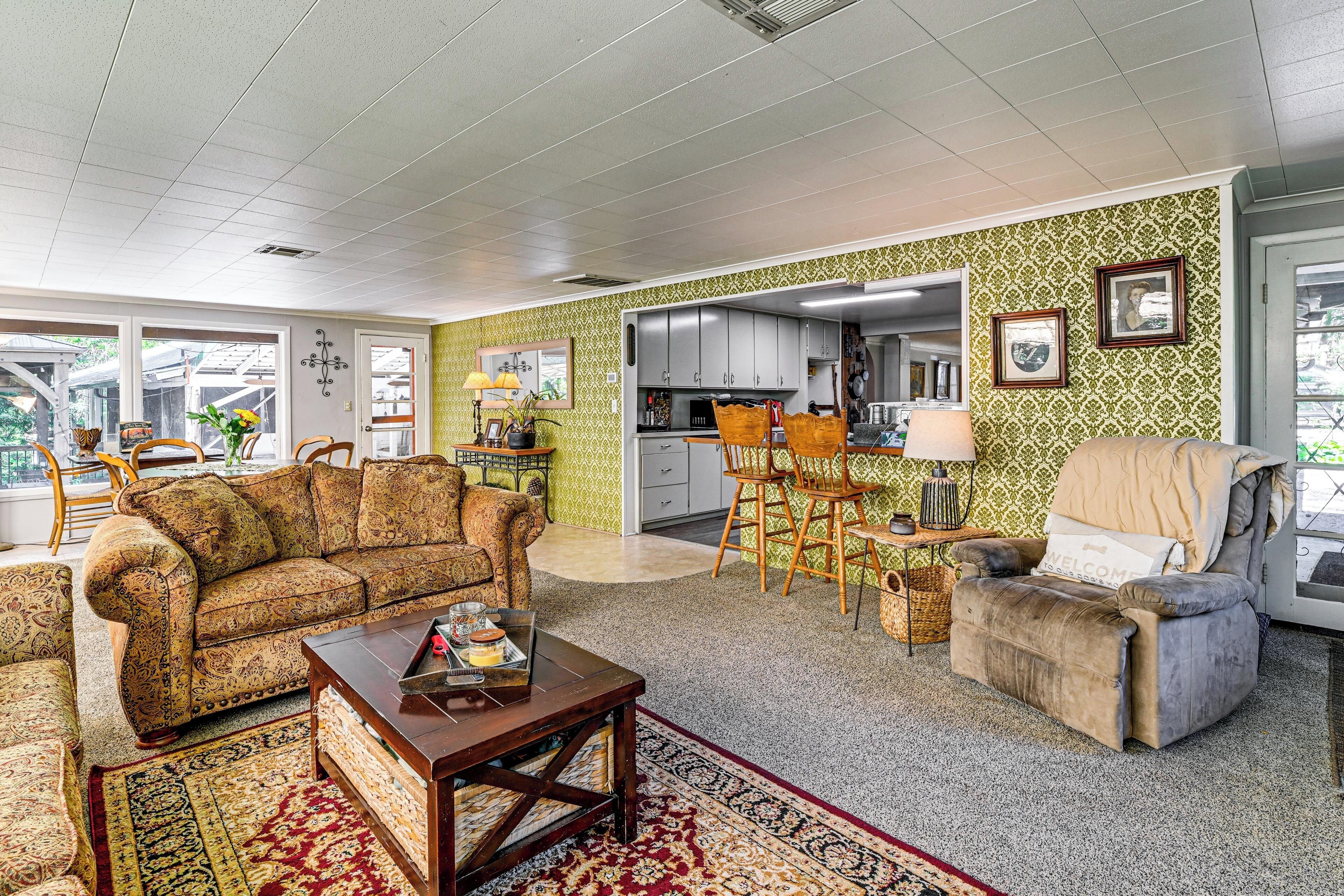 TV, fireplace, DVD player, books