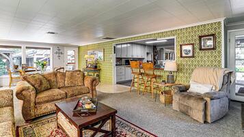 TV, fireplace, DVD player, books