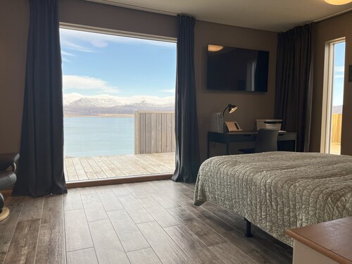 Family Friendly Country House w/ Amazing View, Hot Tub, Sauna