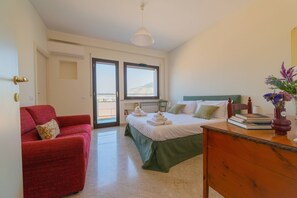 3 habitaciones, escritorio, tabla de planchar con plancha y wifi gratis 