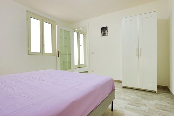2 bedrooms, iron/ironing board, WiFi