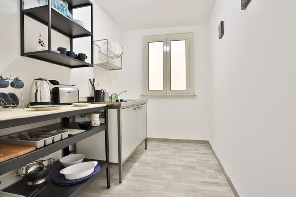 Fridge, microwave, stovetop, cookware/dishes/utensils