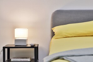 2 bedrooms, iron/ironing board, WiFi