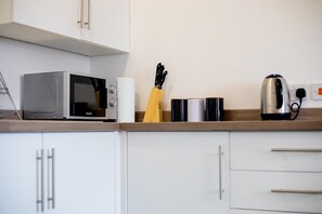 Kühlschrank, Ofen, Herdplatte, Geschirrspüler