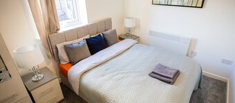 Walking Distance to Restaurants, Bars, Cafes, Metro Station, and Ferry Terminal