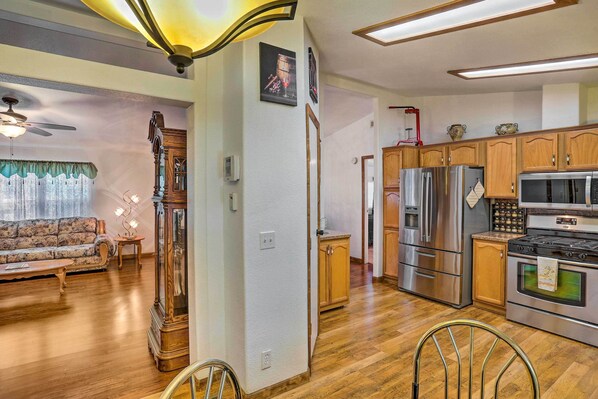 Fridge, microwave, stovetop, dishwasher