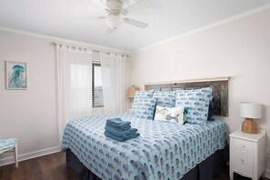 2 bedrooms, travel cot, free WiFi, bed sheets