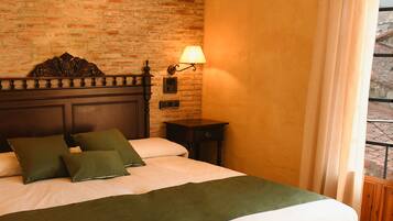 Habitación individual | Baño | Secadora de cabello, toallas, jabón, shampoo