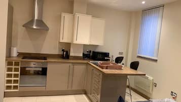 Fridge, oven, stovetop, dishwasher