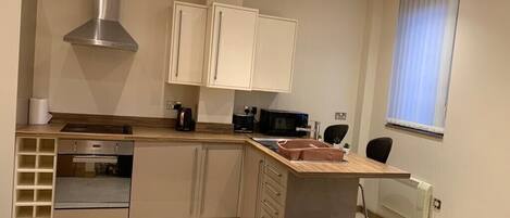 Fridge, oven, stovetop, dishwasher