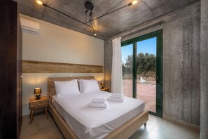 3 bedrooms, in-room safe, iron/ironing board, travel cot - Alki Slow Living - Alkistis (Afandou)