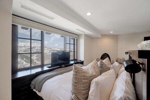 3 slaapkamers, een strijkplank/strijkijzer, gratis wifi, beddengoed