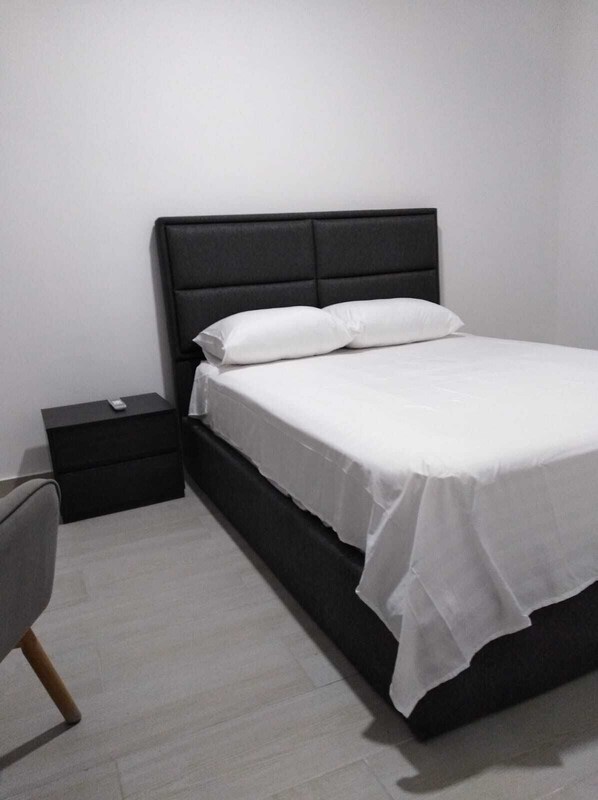 2 bedrooms, iron/ironing board, free WiFi