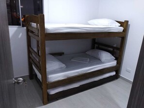 2 bedrooms, iron/ironing board, free WiFi