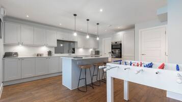 House | Private kitchen | Fridge, microwave, oven, stovetop