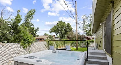 420Friendly 8BR HotTub PS5 Arcade Theater Pool Sauna DancePole