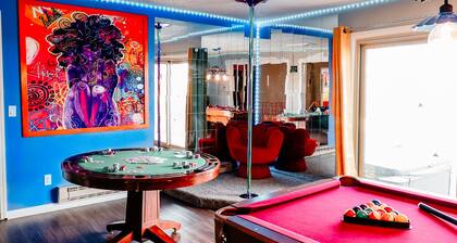 420 HotTub PS5 Arcade Theater PoolTable Sauna Pole