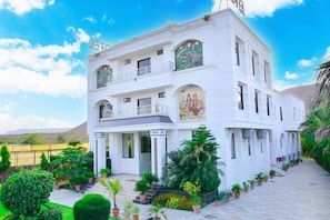 Property entrance - The Pure Nature Hotel (Rajgarh)