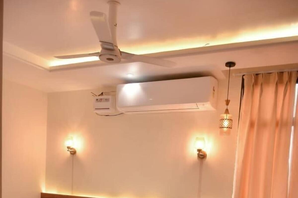 Dilengkapi dengan perabotan berbeda-beda, Wi-Fi gratis, dan seprai linen