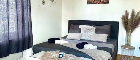 1 bedroom, free WiFi, bed sheets