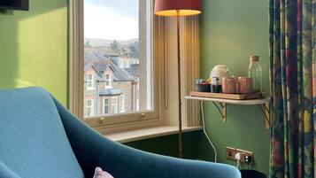 Soundproofing, free WiFi, bed sheets