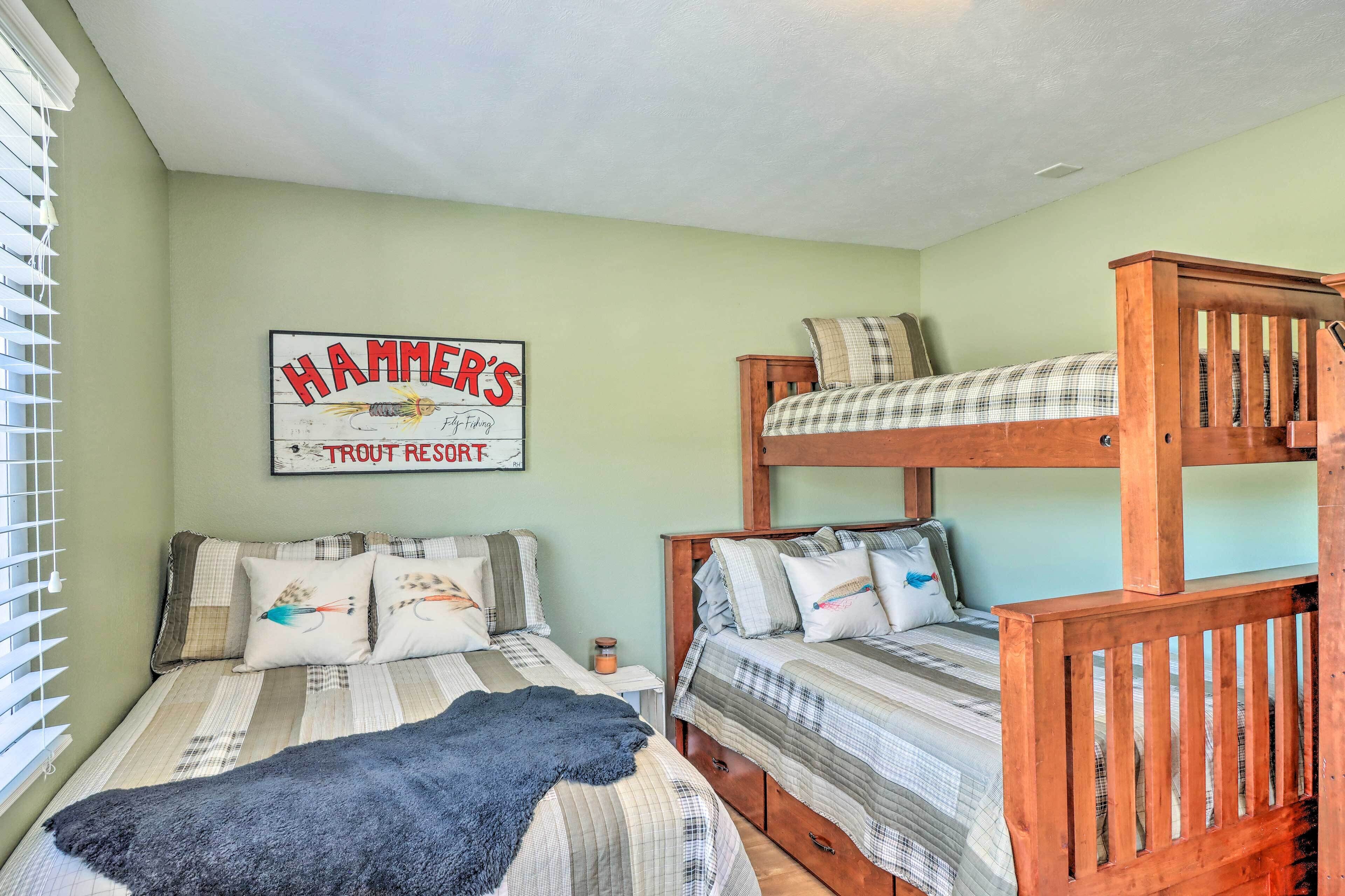 1 bedroom, desk, internet, bed sheets