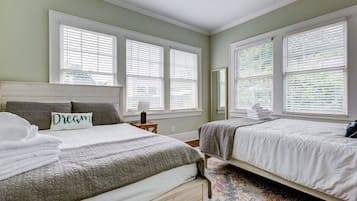 3 bedrooms, iron/ironing board, WiFi, bed sheets