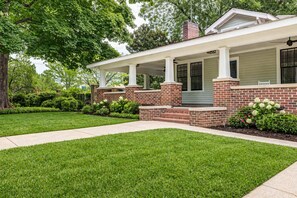 Exterior - Adorable Home. Close to Everything. Great Location (Charlotte)